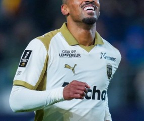 一场5-0，让法甲榜首易主！大黑马一路狂飙，大巴黎又被挤下王座，身价相差11倍